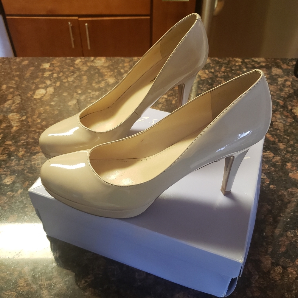 Marc Fisher - Sydney 2 Color: Medium Natural